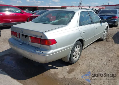 2001 Toyota Camry Le z USA, uszkodzony, nr VIN JT2BG22K510549007
